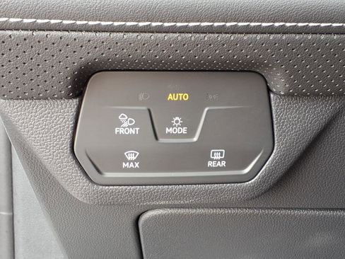 Used 2025 Volkswagen Atlas Cross Sport SE AWD/4WD image 26