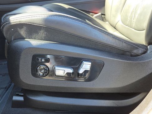 Used 2020 BMW X6 sDrive40i w/ M Sport Package image 11