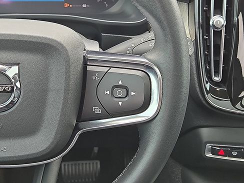 Used 2023 Volvo XC40 B5 Plus AWD/4WD image 21
