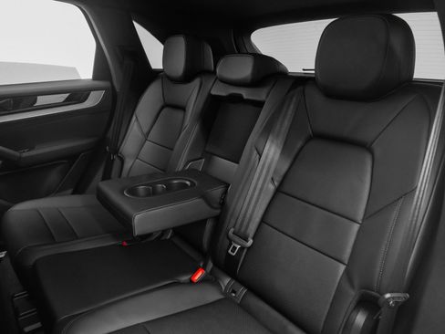 Used 2025 Porsche Cayenne image 35