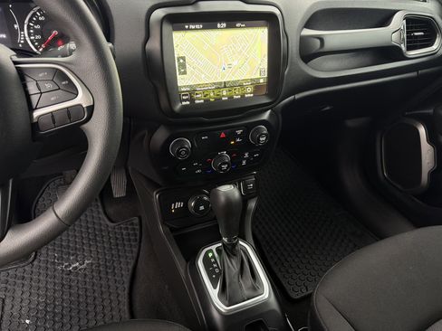 Used 2023 Jeep Renegade Latitude image 28