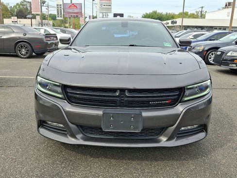 Used 2016 Dodge Charger SXT image 2