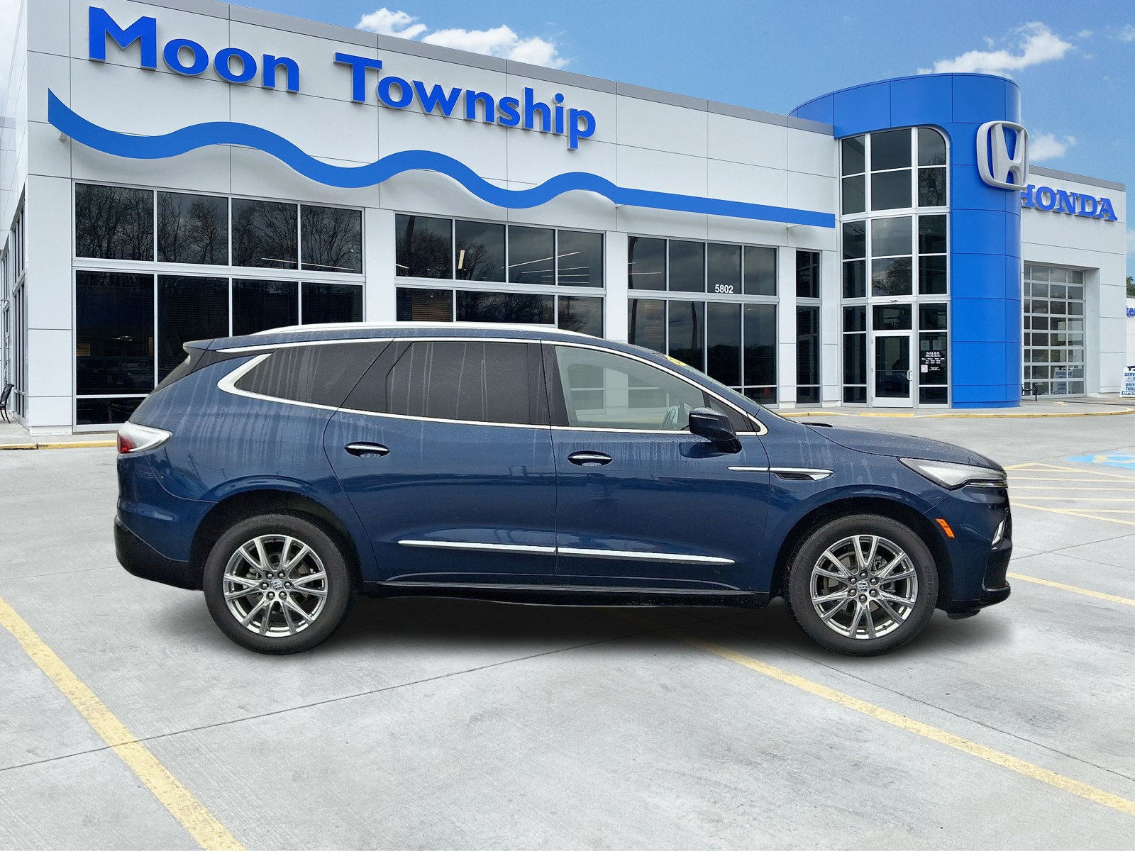 Used 2024 Buick Enclave Premium w/ Experience Buick Package AWD/4WD image 7
