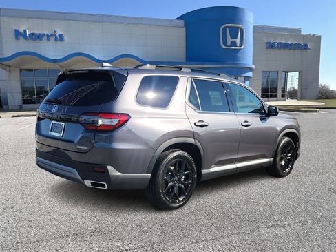 New 2025 Honda Pilot Touring image 4