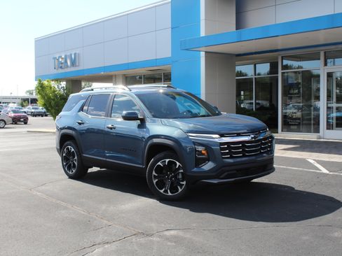 New 2026 Chevrolet Equinox LT w/ Convenience Package II AWD/4WD image 2
