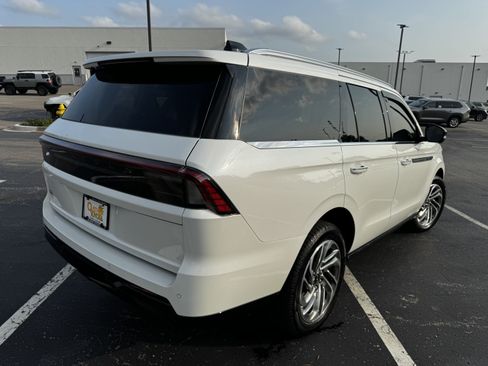 Used 2025 Lincoln Navigator Reserve AWD/4WD image 15