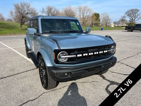 Used 2025 Ford Bronco Outer Banks AWD/4WD image 2