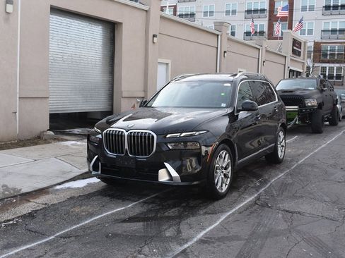 Used 2025 BMW X7 xDrive40i image 2