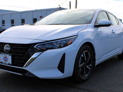 New 2025 Nissan Versa SR w/ Trunk Package