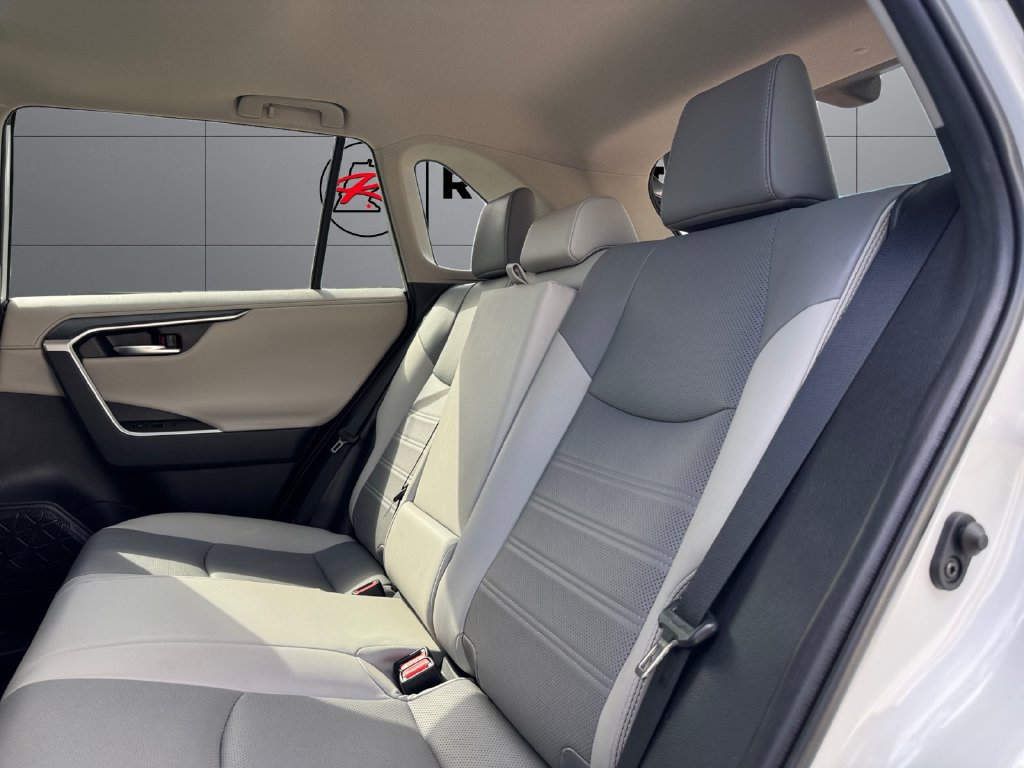 Used 2020 Toyota RAV4 Limited AWD/4WD image 18