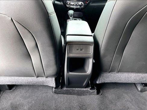 Used 2024 Chevrolet Trax LT FWD image 25