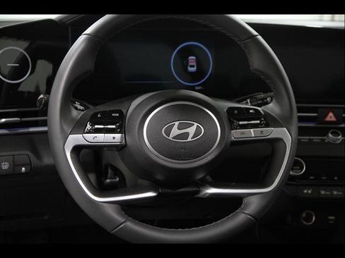 Used 2025 Hyundai Elantra Limited FWD image 7