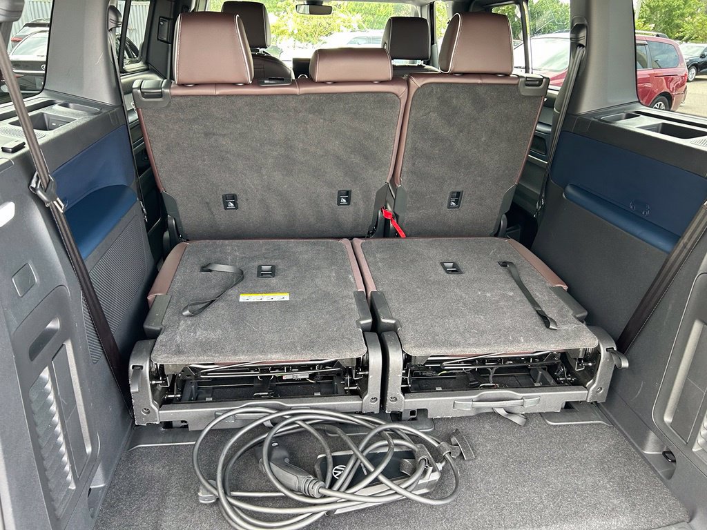 Used 2025 Volkswagen ID. Buzz Pro S RWD image 44