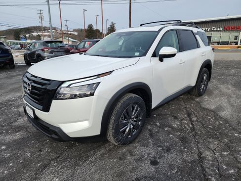 New 2025 Nissan Pathfinder SV image 4