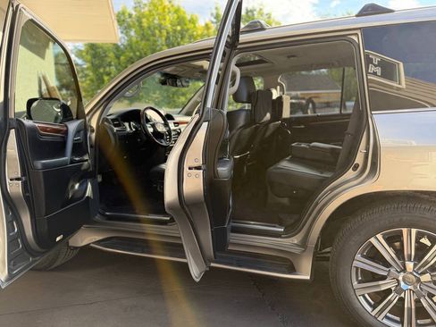 Used 2017 Lexus LX 570 4WD w/ Luxury Package image 74