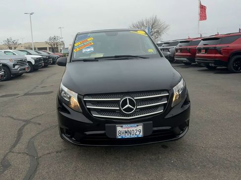 Used 2019 Mercedes-Benz Metris Passenger image 2