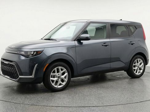Used 2025 Kia Soul LX w/ LX Technology Package FWD image 3