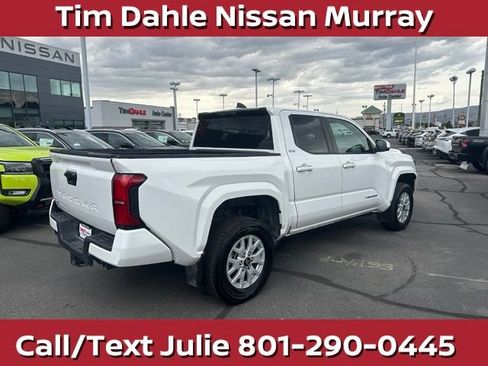 Used 2024 Toyota Tacoma SR5 AWD/4WD image 12