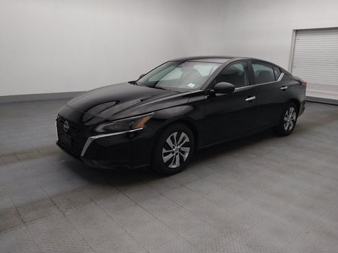 Used 2024 Nissan Altima 2.5 S FWD image 2