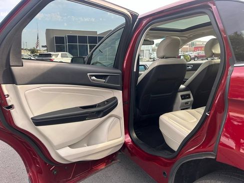 Used 2018 Ford Edge Titanium w/ Equipment Group 301A AWD/4WD image 29