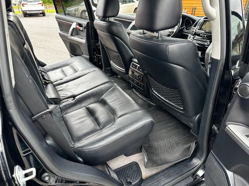 Used 2014 Toyota Land Cruiser image 27