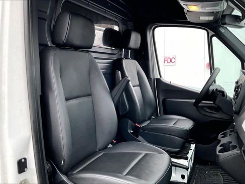 Used 2023 Mercedes-Benz Sprinter 2500 image 7