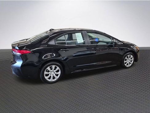 Used 2026 Toyota Corolla LE FWD image 4