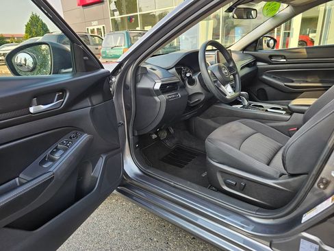 Used 2024 Nissan Altima 2.5 SV FWD image 18