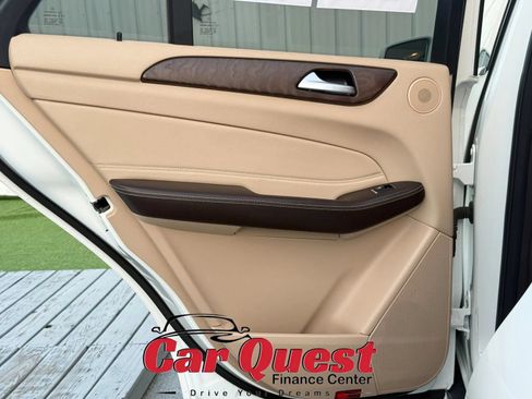 Used 2019 Mercedes-Benz GLE 400 4MATIC image 13