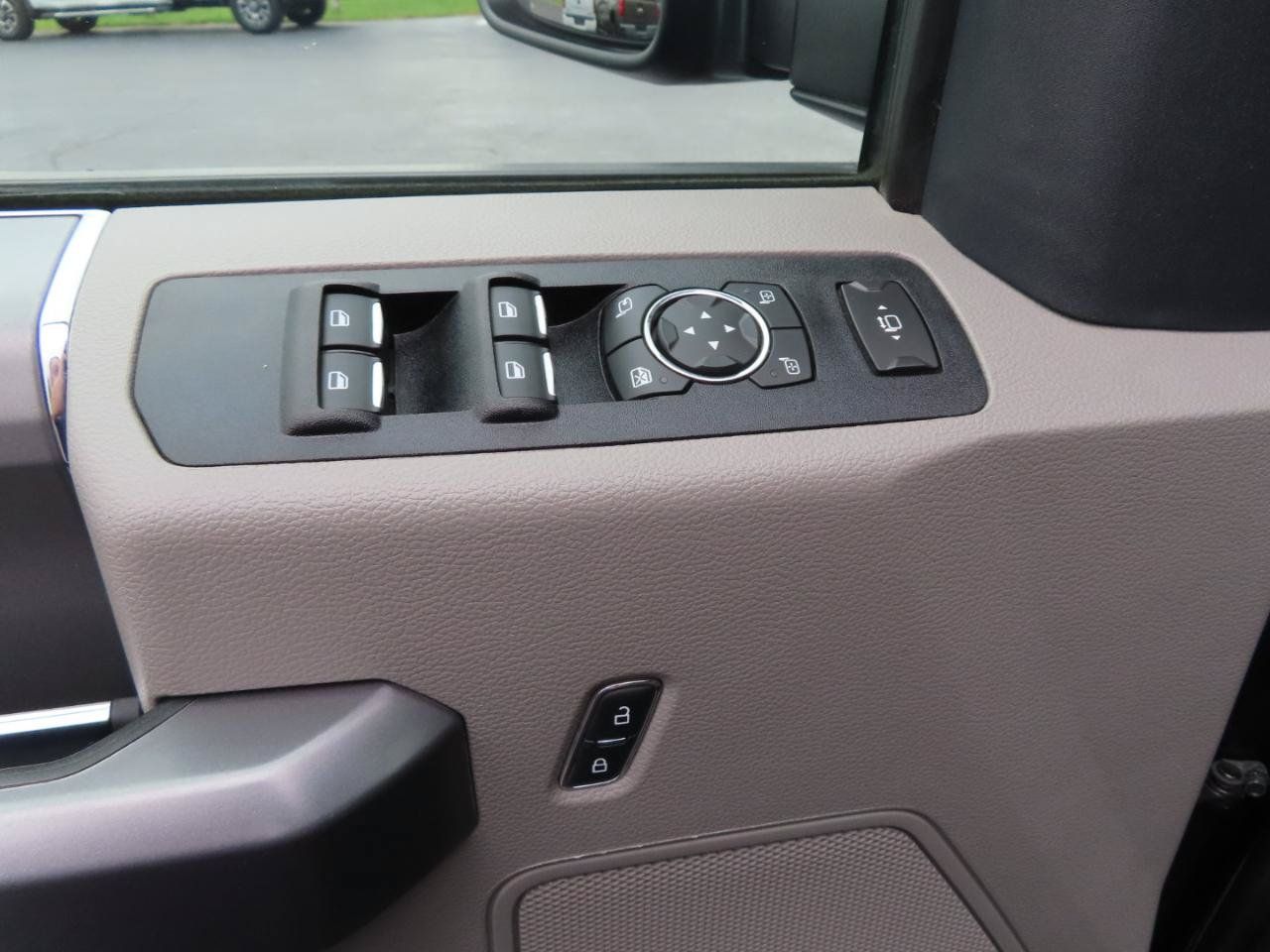 Used 2022 Ford F350 XLT w/ Black Appearance Package AWD/4WD image 22