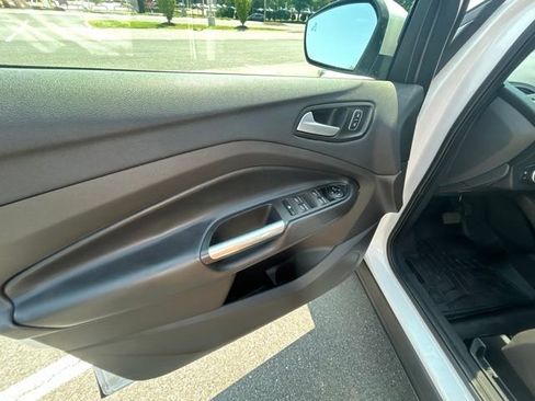 Used 2019 Ford Escape SEL AWD/4WD image 28