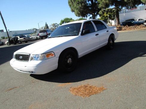 Used 2010 Ford Crown Victoria Police Interceptor image 3