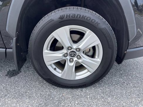 Used 2021 Toyota RAV4 XLE AWD/4WD image 23