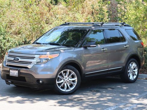 Used 2013 Ford Explorer XLT AWD/4WD image 2