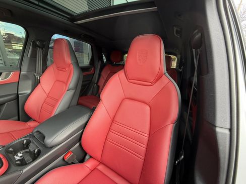 Certified 2025 Porsche Cayenne S image 9