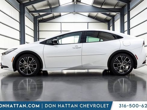 Used 2024 Toyota Prius XLE FWD image 2