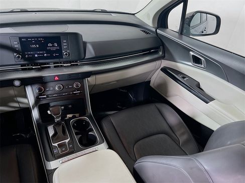 Used 2024 Kia Carnival LX image 21