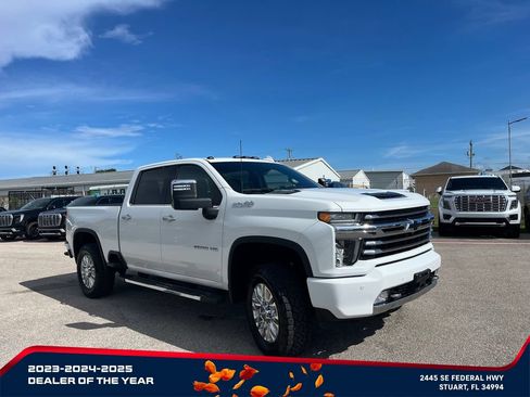 Used 2020 Chevrolet Silverado 2500 High Country w/ Technology Package AWD/4WD image 2