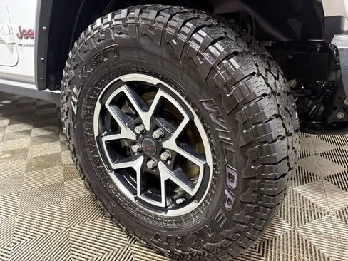 Used 2024 Jeep Gladiator Rubicon w/ Convenience Group image 10