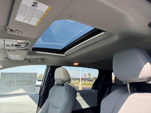 New 2026 Toyota Sienna XLE image 31