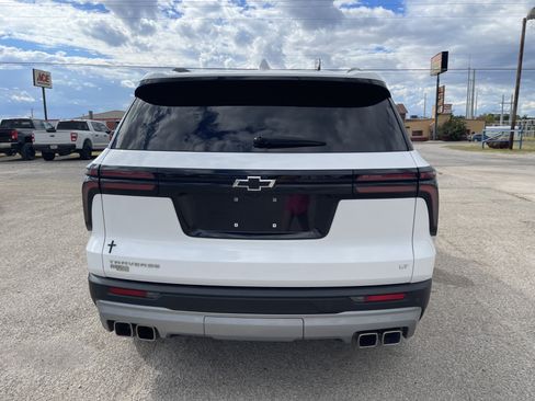 Used 2024 Chevrolet Traverse LT w/ Trailering Package FWD image 5