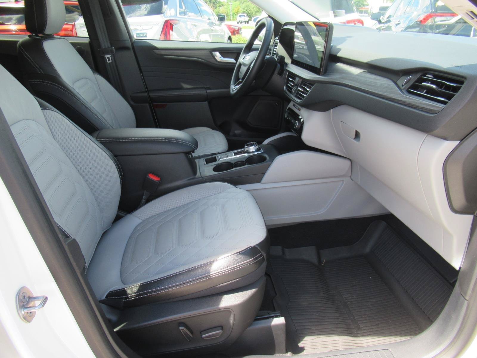 Used 2023 Ford Escape Platinum w/ Premium Technology Package AWD/4WD image 10