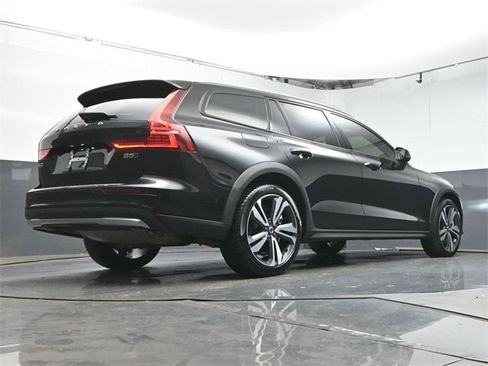 Used 2024 Volvo V60 B5 Cross Country Plus image 39