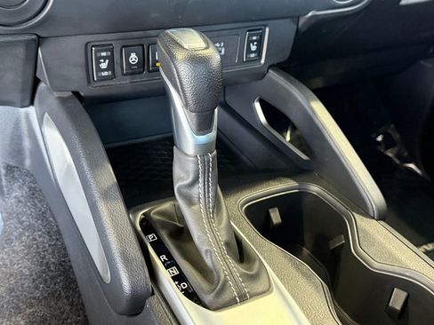 Used 2024 Nissan Frontier SV w/ SV Convenience Package image 24