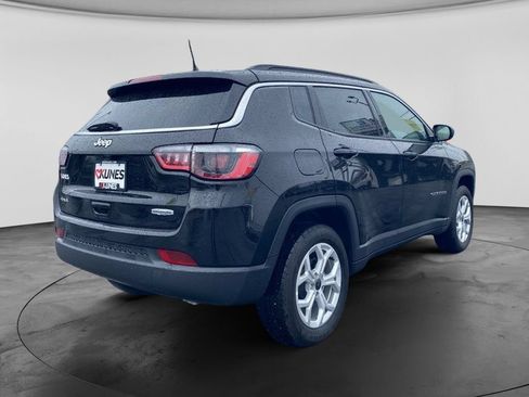 Used 2026 Jeep Compass Latitude AWD/4WD image 9