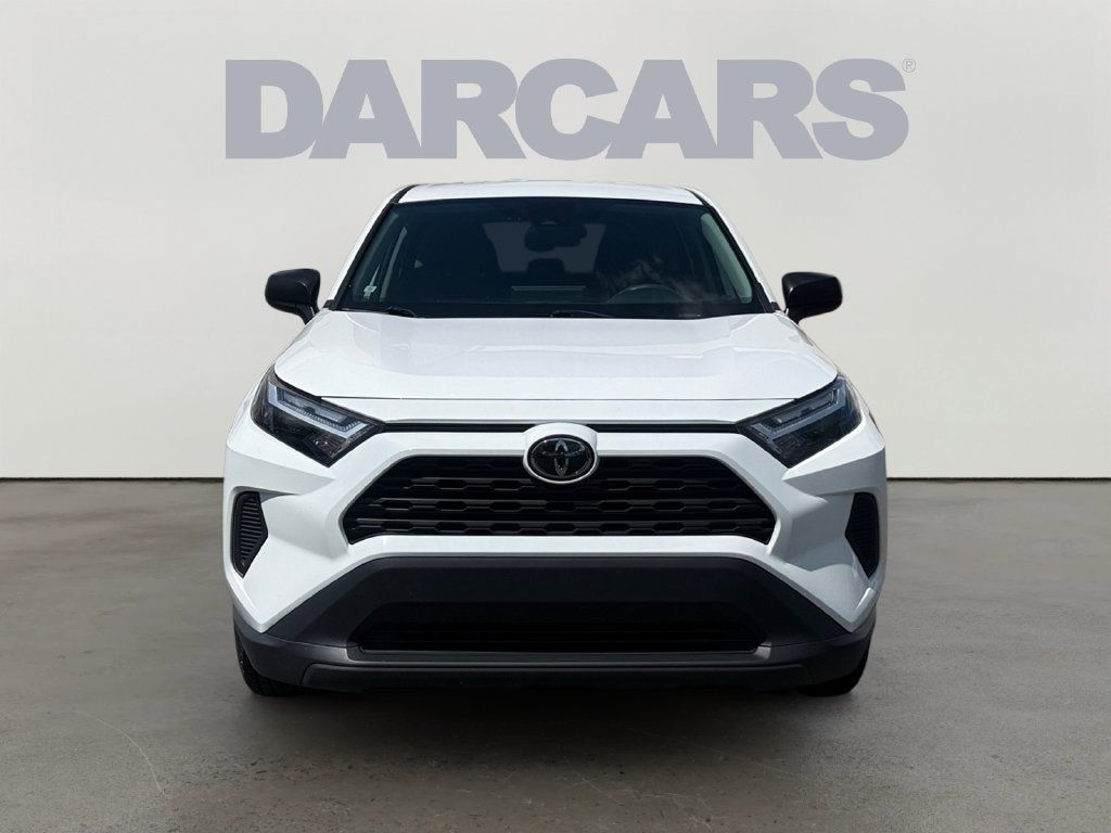 Used 2025 Toyota RAV4 LE AWD/4WD image 2