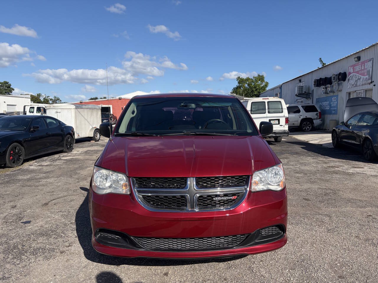 Used 2016 Dodge Grand Caravan American Value Package w/ UConnect Hands-Free Group FWD image 4