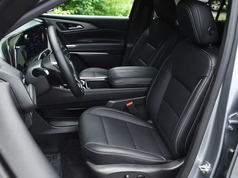 Used 2026 Chevrolet Traverse LT AWD/4WD image 9