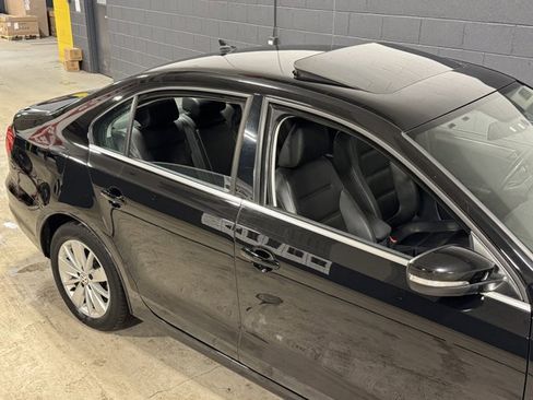 Used 2015 Volkswagen Jetta SE image 4