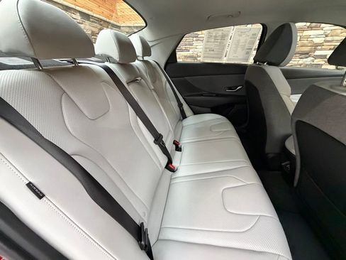 Certified 2025 Hyundai Elantra Limited w/ Cargo Package image 32